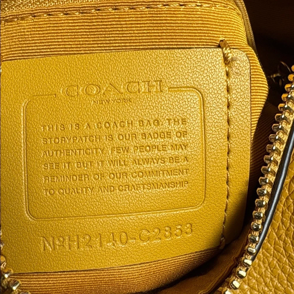 Coach bag NWT in a bright mustard color. Great purse for all seasons - Picture 9 of 9